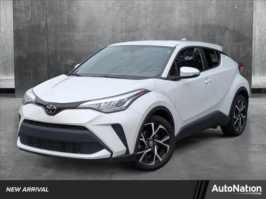 2022 Toyota C-HR XLE photo 1