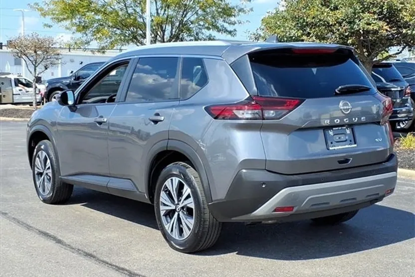 2022 Nissan Rogue SV photo 1