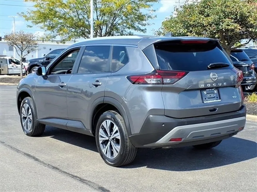 2022 Nissan Rogue SV photo 1