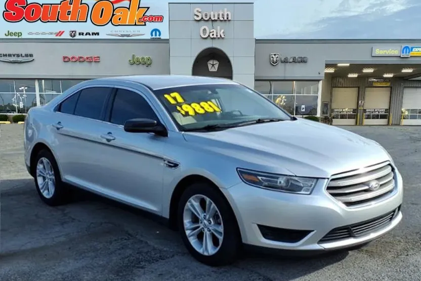 2017 Ford Taurus SE photo 1