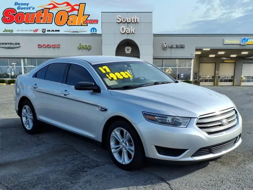 2017 Ford Taurus SE photo 1