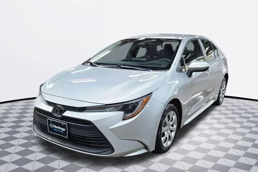 2024 Toyota Corolla LE photo 1