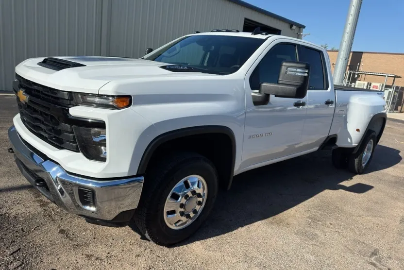 2025 Chevrolet Silverado 3500HD photo 1