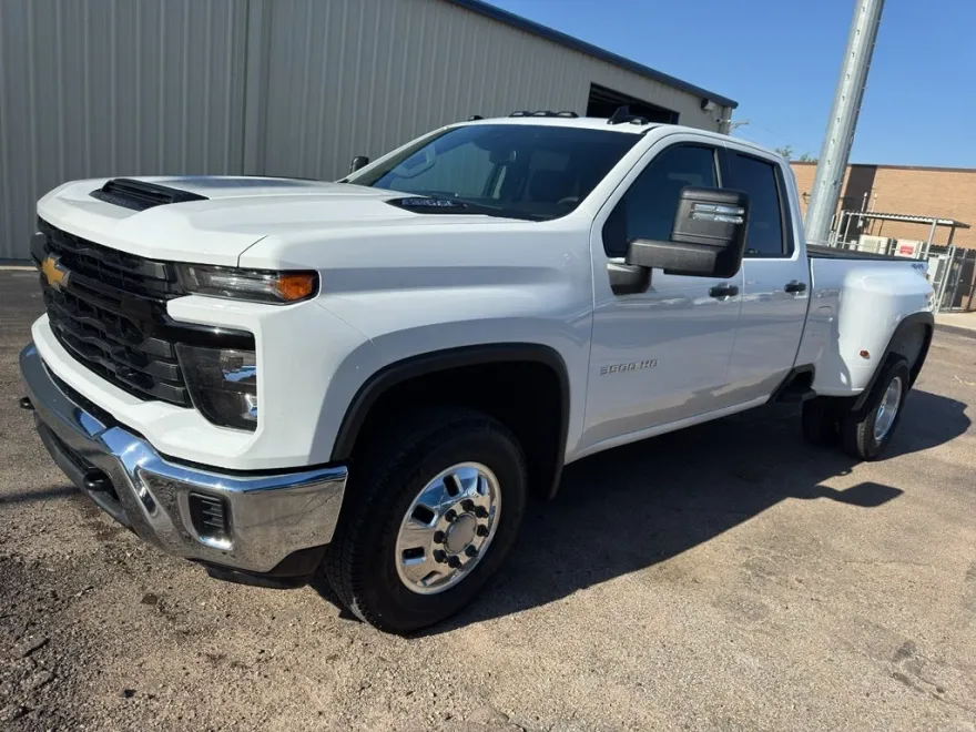 2025 Chevrolet Silverado 3500HD photo 1