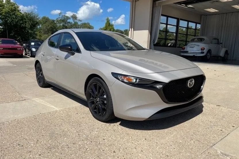 2025 Mazda Mazda3 2.5 Select Sport Hatchback photo 1