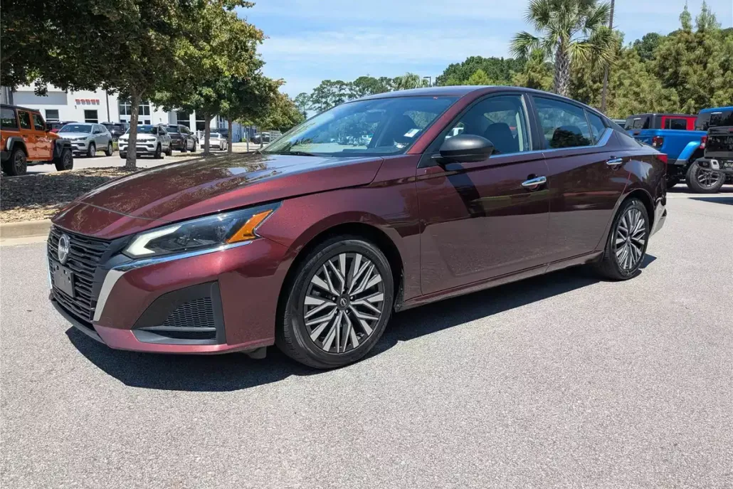 2024 Nissan Altima 2.5 SV photo 1