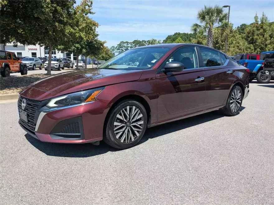 2024 Nissan Altima 2.5 SV photo 1