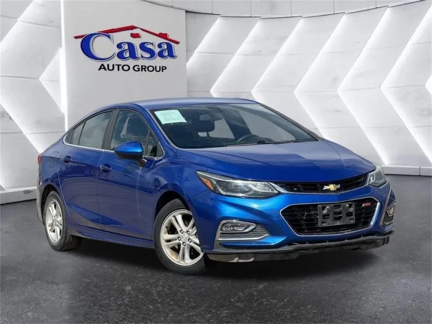 2017 Chevrolet Cruze LT photo 1