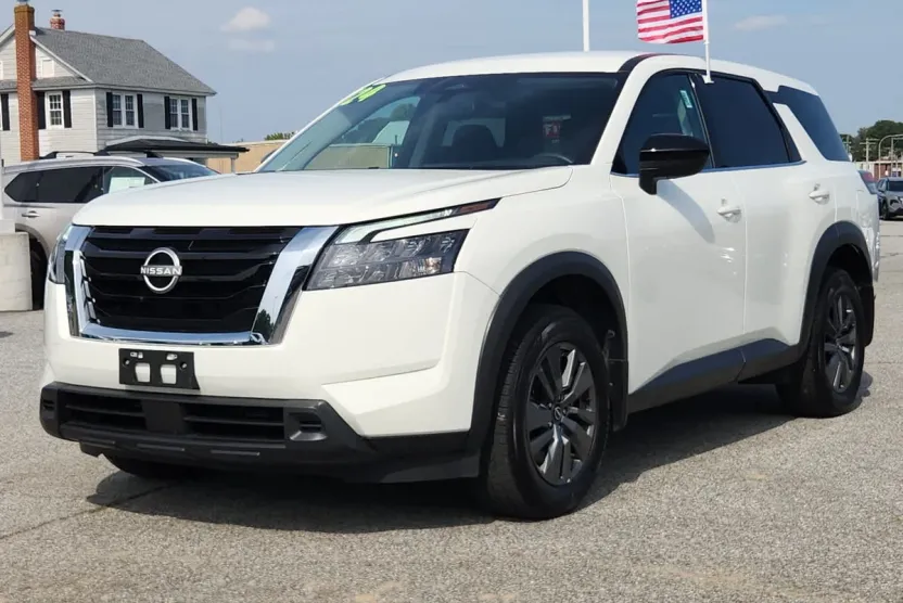 2024 Nissan Pathfinder S photo 1
