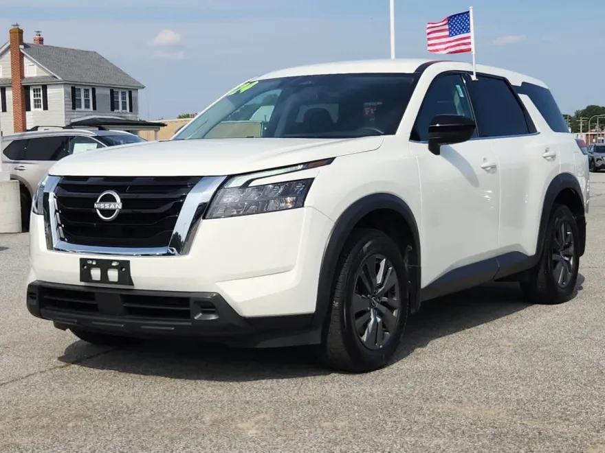 2024 Nissan Pathfinder S photo 1