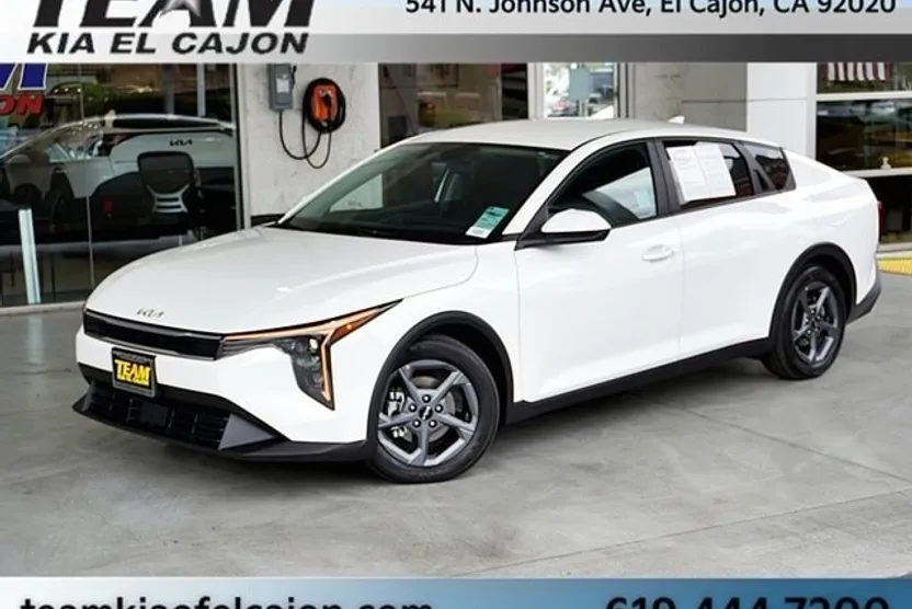 2025 Kia K4 LXS photo 1