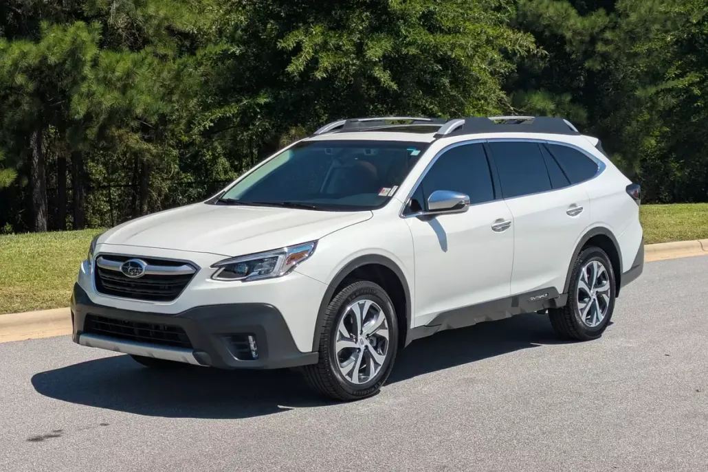 2022 Subaru Outback Touring photo 1