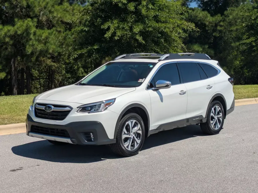 2022 Subaru Outback Touring photo 1