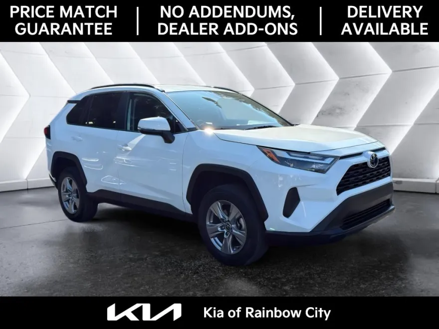2022 Toyota RAV4 XLE photo 1