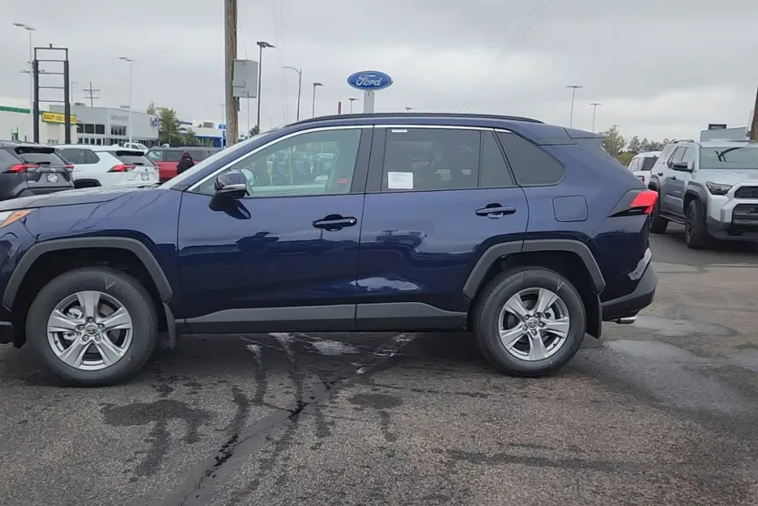 2025 Toyota RAV4 XLE photo 1