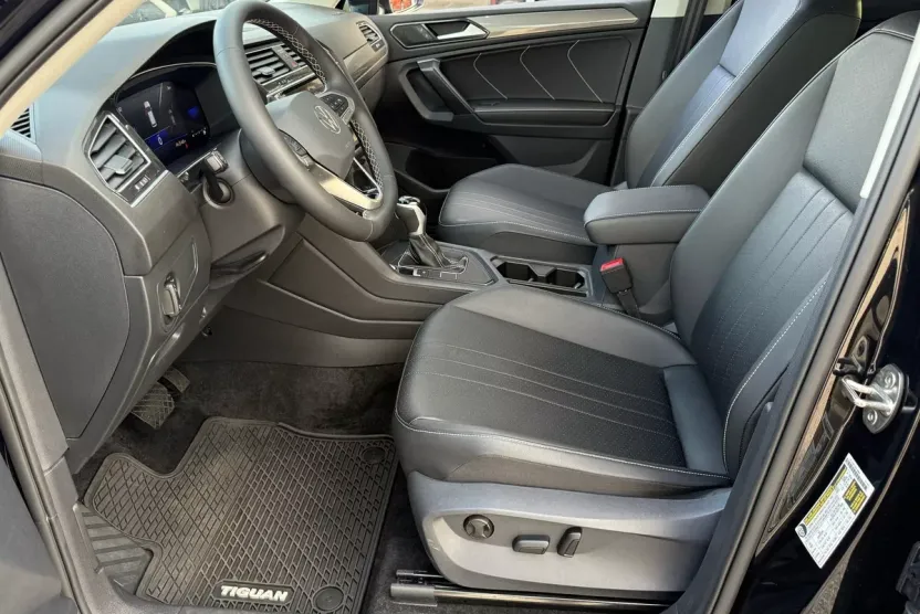 2024 Volkswagen Tiguan SE Wolfsburg Edition photo 1
