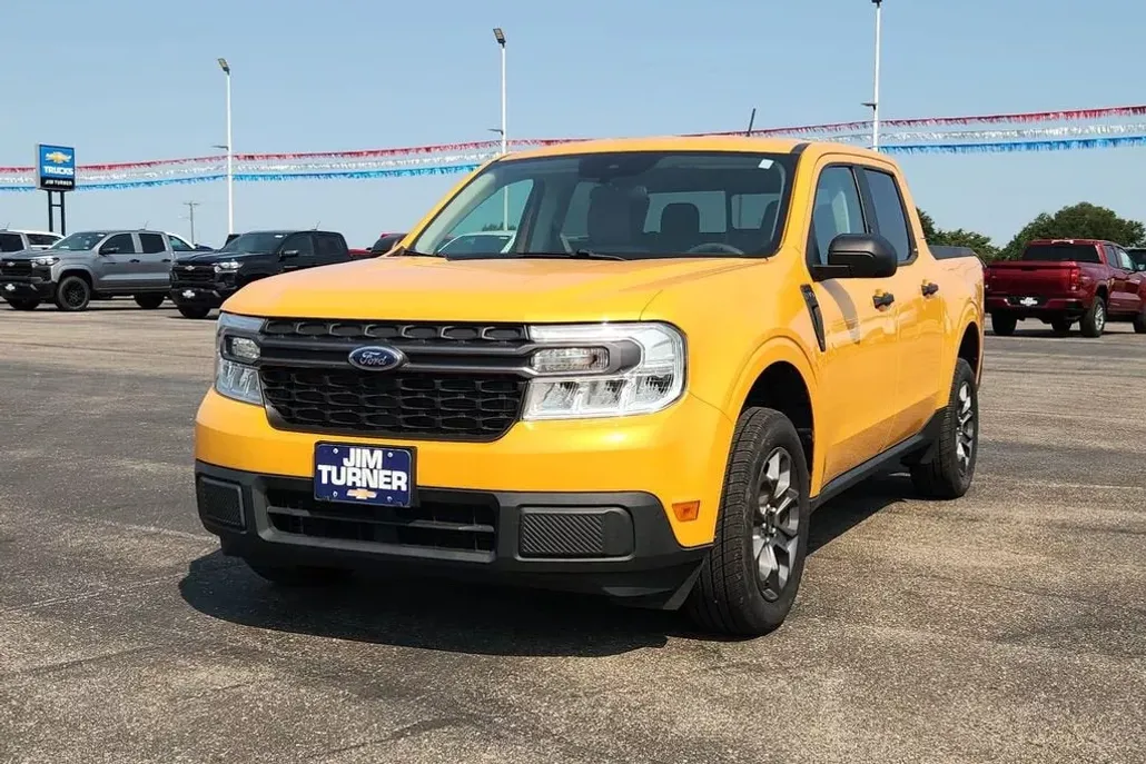 2022 Ford Maverick XLT photo 1