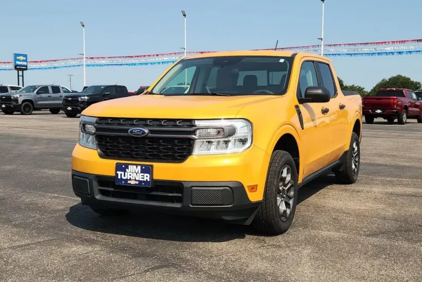 2022 Ford Maverick XLT photo 1