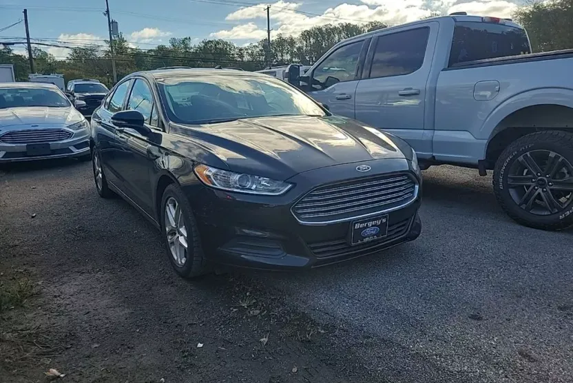 2014 Ford Fusion SE photo 1