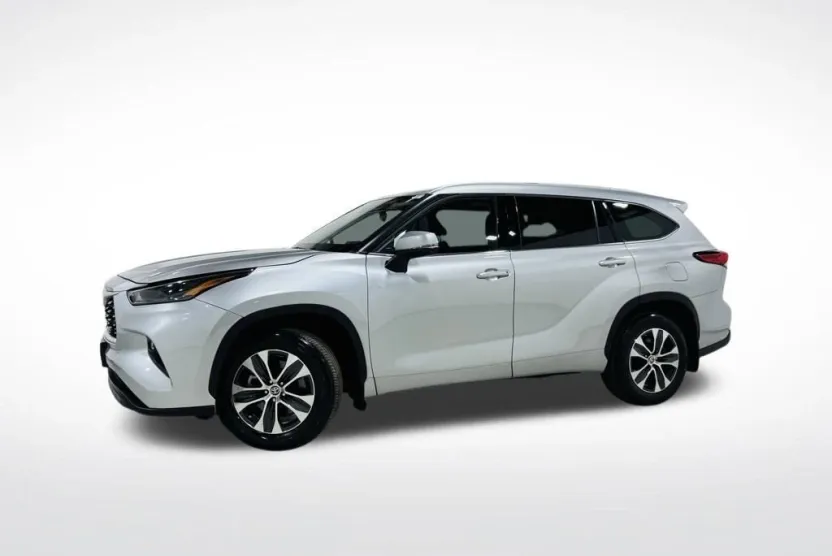 2022 Toyota Highlander XLE photo 1