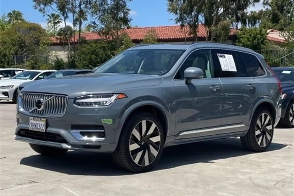 2023 Volvo XC90 Recharge T8 Plus photo 1