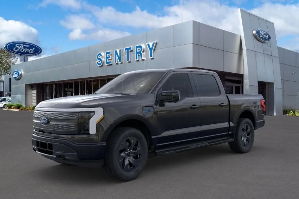 2025 Ford F-150 Lightning Lariat photo 1