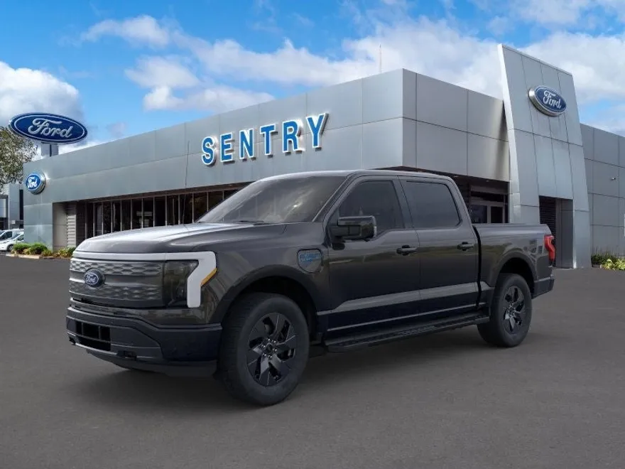 2025 Ford F-150 Lightning Lariat photo 1