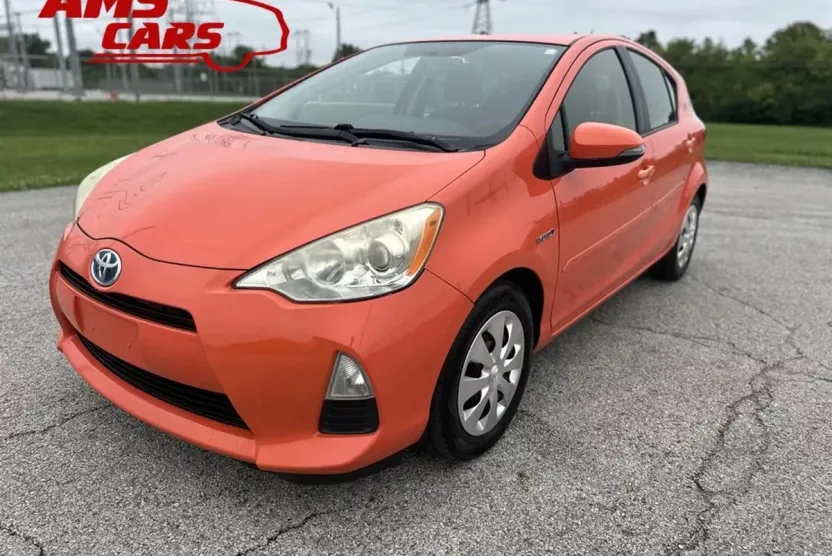 2012 Toyota Prius C Three photo 1