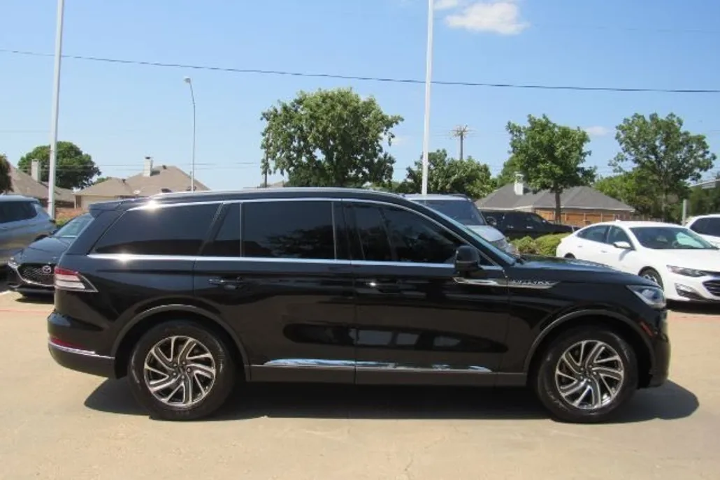 2022 Lincoln Aviator photo 1