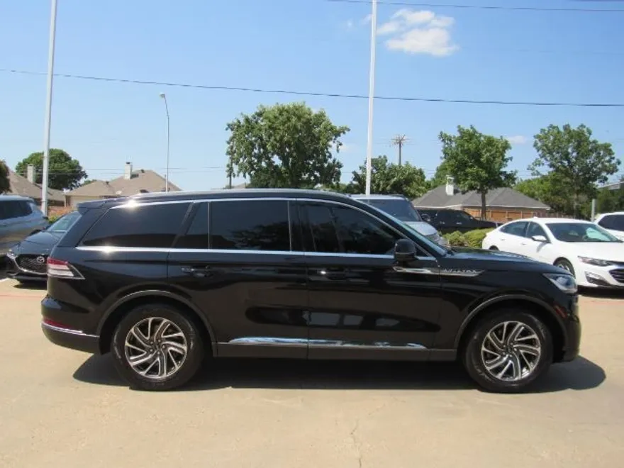 2022 Lincoln Aviator photo 1
