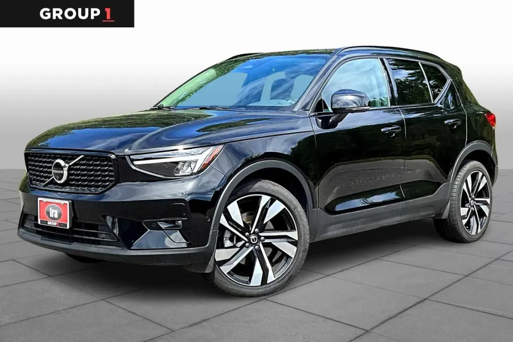 2025 Volvo XC40 Plus photo 1