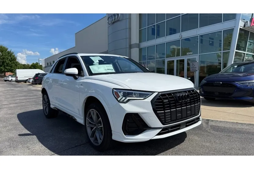 2025 Audi Q3 S line Premium photo 1