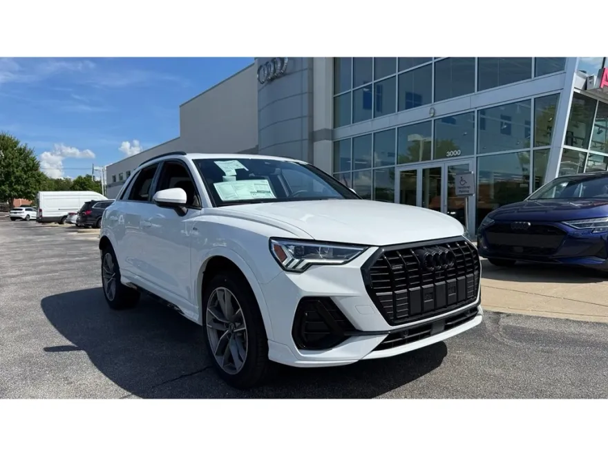 2025 Audi Q3 S line Premium photo 1