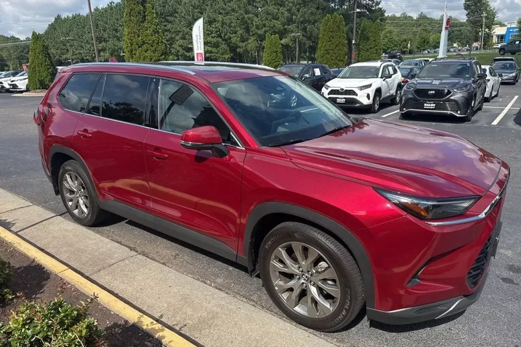 2024 Toyota Grand Highlander Limited photo 1