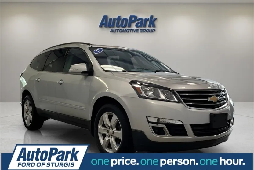 2017 Chevrolet Traverse 1LT photo 1