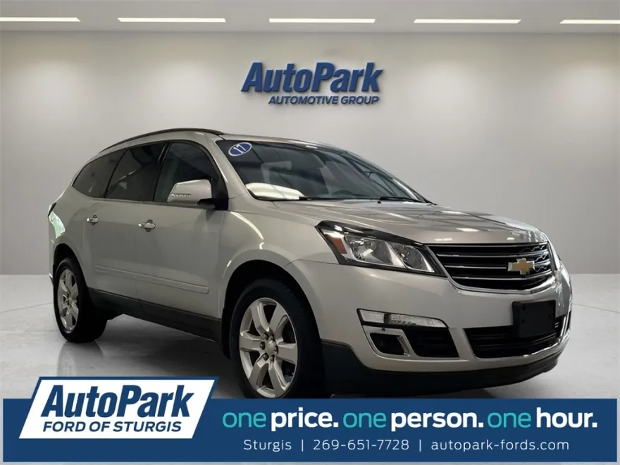 2017 Chevrolet Traverse 1LT photo 1