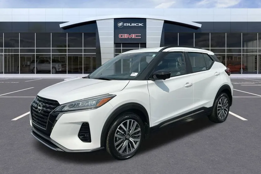 2023 Nissan Kicks SR photo 1