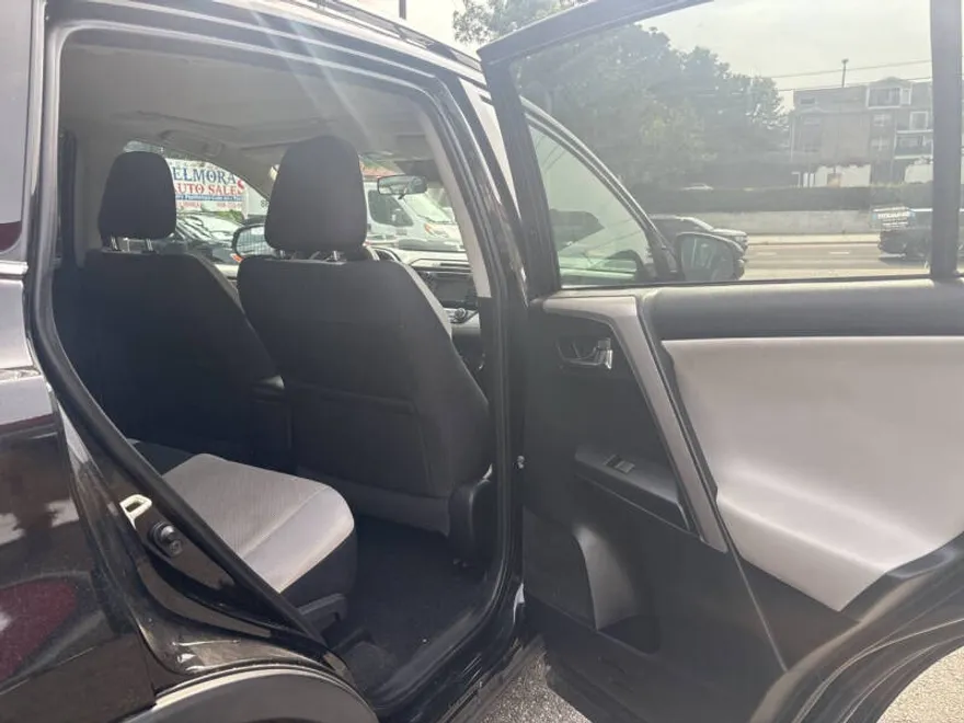 2018 Toyota RAV4 XLE photo 1