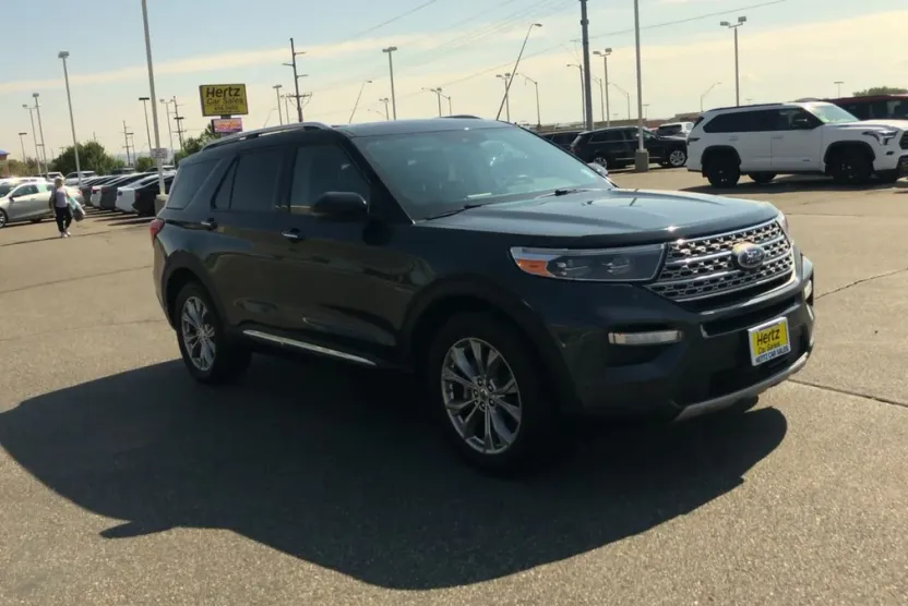 2023 Ford Explorer Limited photo 1