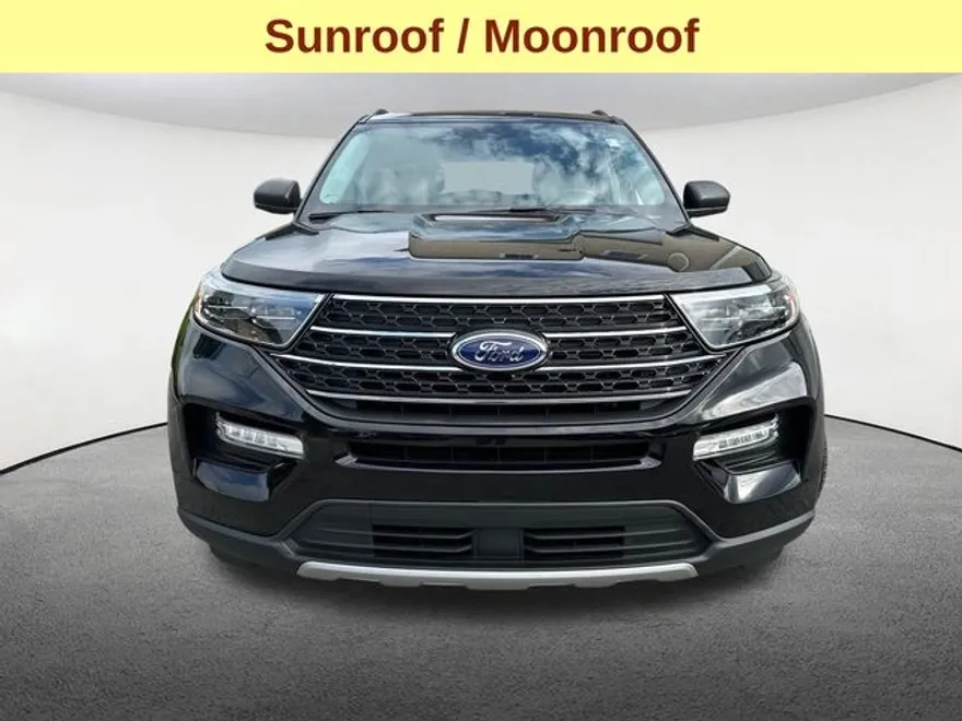 2023 Ford Explorer XLT photo 1