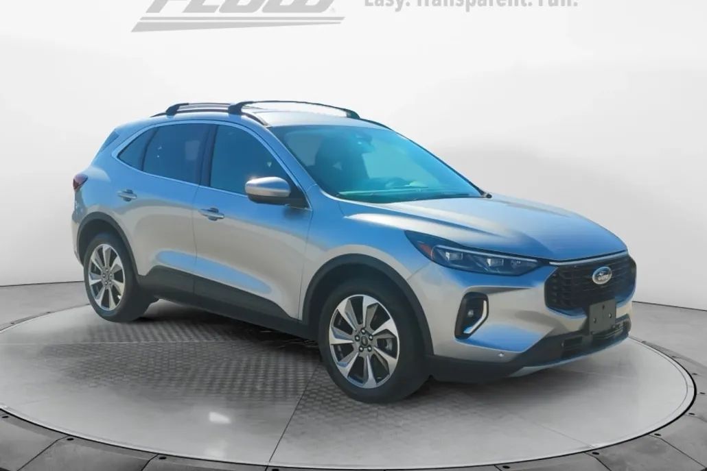 2023 Ford Escape Platinum photo 1