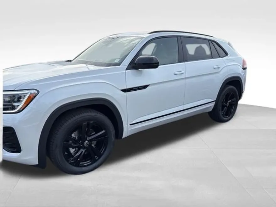 2026 Volkswagen Atlas Cross Sport SEL R-Line photo 1