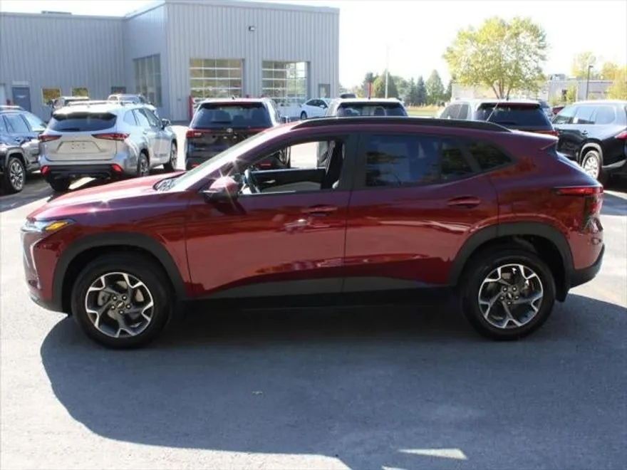 2024 Chevrolet Trax LT photo 1