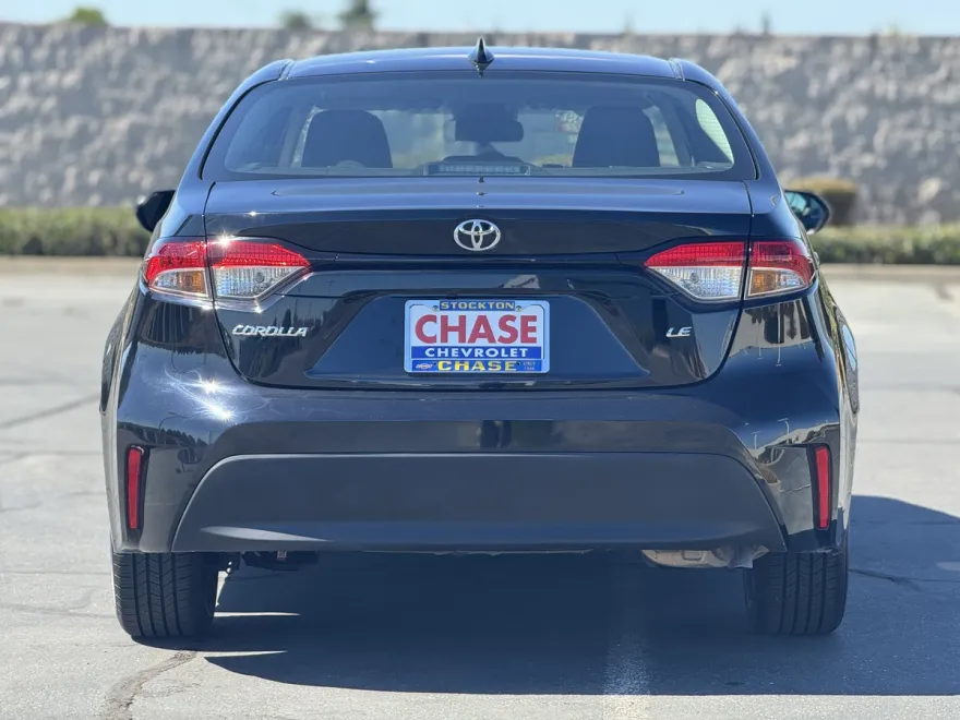 2023 Toyota Corolla LE photo 1