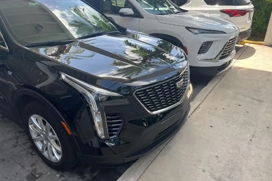 2023 Cadillac XT4 Luxury photo 1