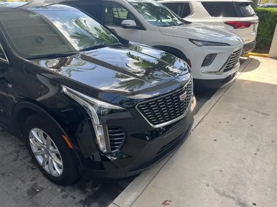 2023 Cadillac XT4 Luxury photo 1
