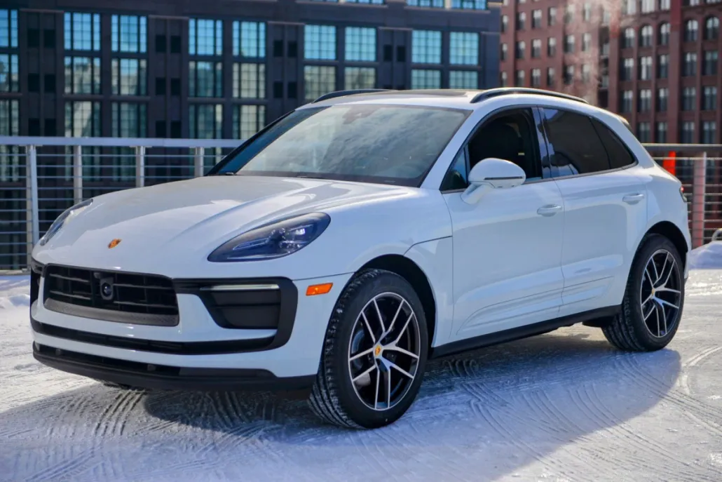 2025 Porsche Macan photo 1