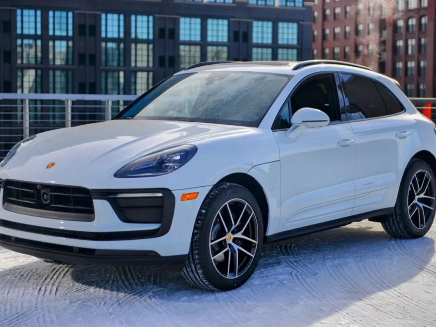 2025 Porsche Macan photo 1