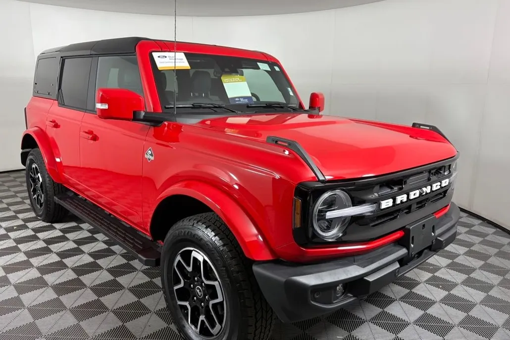 2024 Ford Bronco Outer Banks photo 1