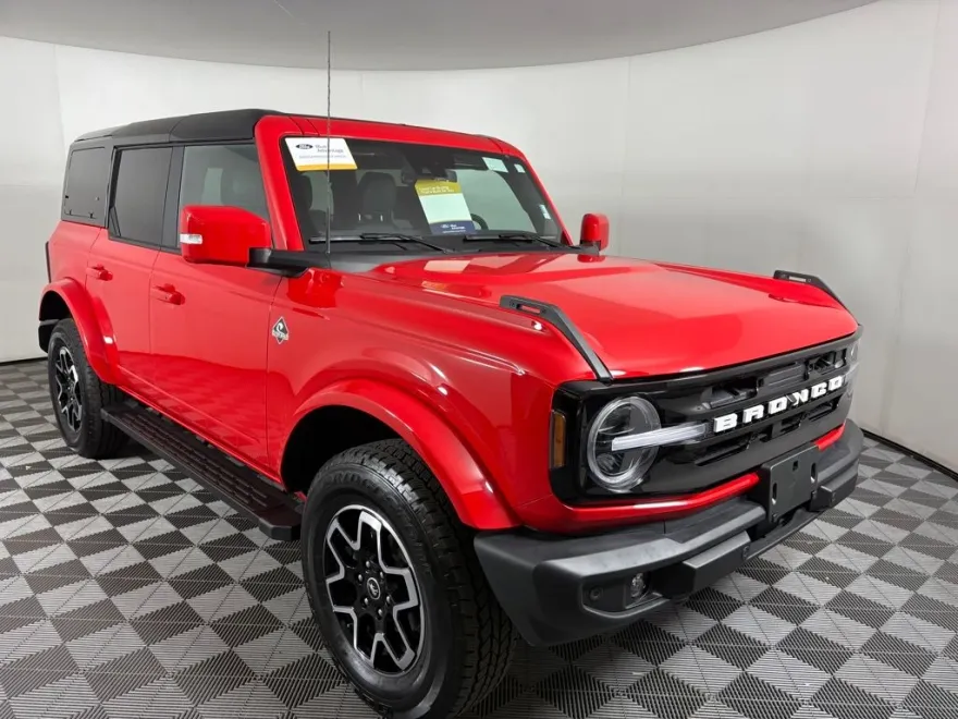 2024 Ford Bronco Outer Banks photo 1